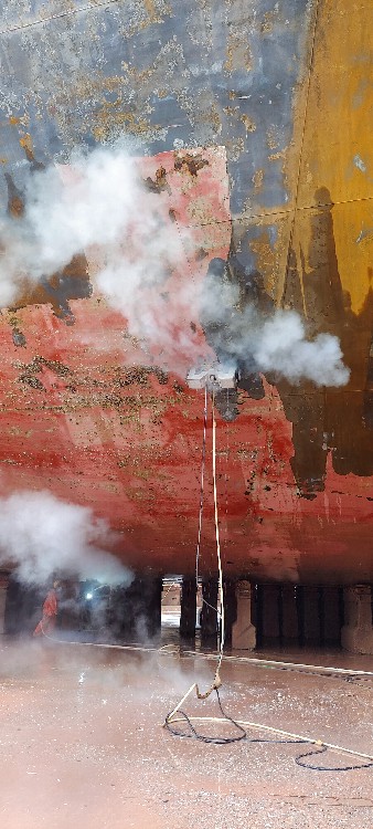 High-pressure water paint and rust removal robot for ships - Image 4