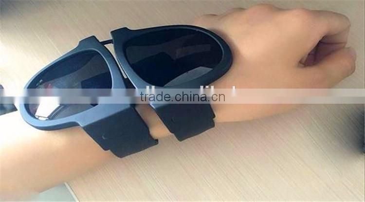 POLARIZE SUNGLASS AND WRISTBAND IN ONE sunglass folded wristband sunglasses