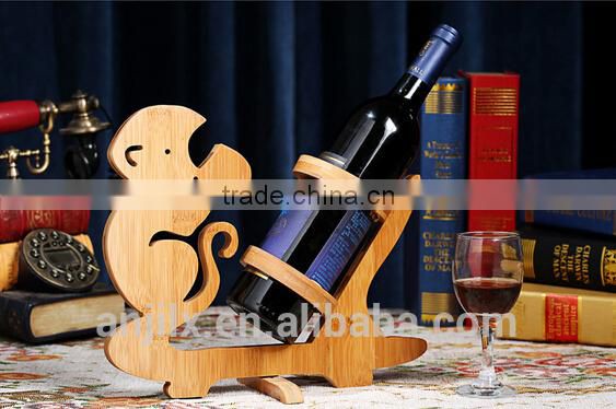 Eco-friendly bamboo wine monkey holders red wine holders for house and club animal red wine rack