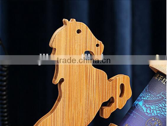 Eco-friendly wine stopper holder rack bamboo wine racks horse shape for house and club red wine holders