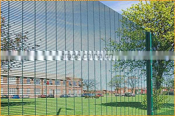 ISO factory galvanized and pvc coated anti climb fence