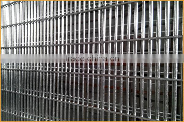 High quality hot dipped galvanized and pvc coated 358 fence
