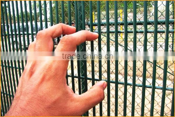 High quality hot dipped galvanized and pvc coated 358 fence