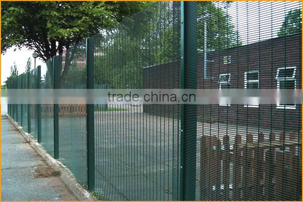 High quality hot dipped galvanized and pvc coated 358 fence