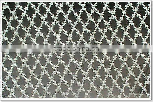 green PVC coated cross razor wire