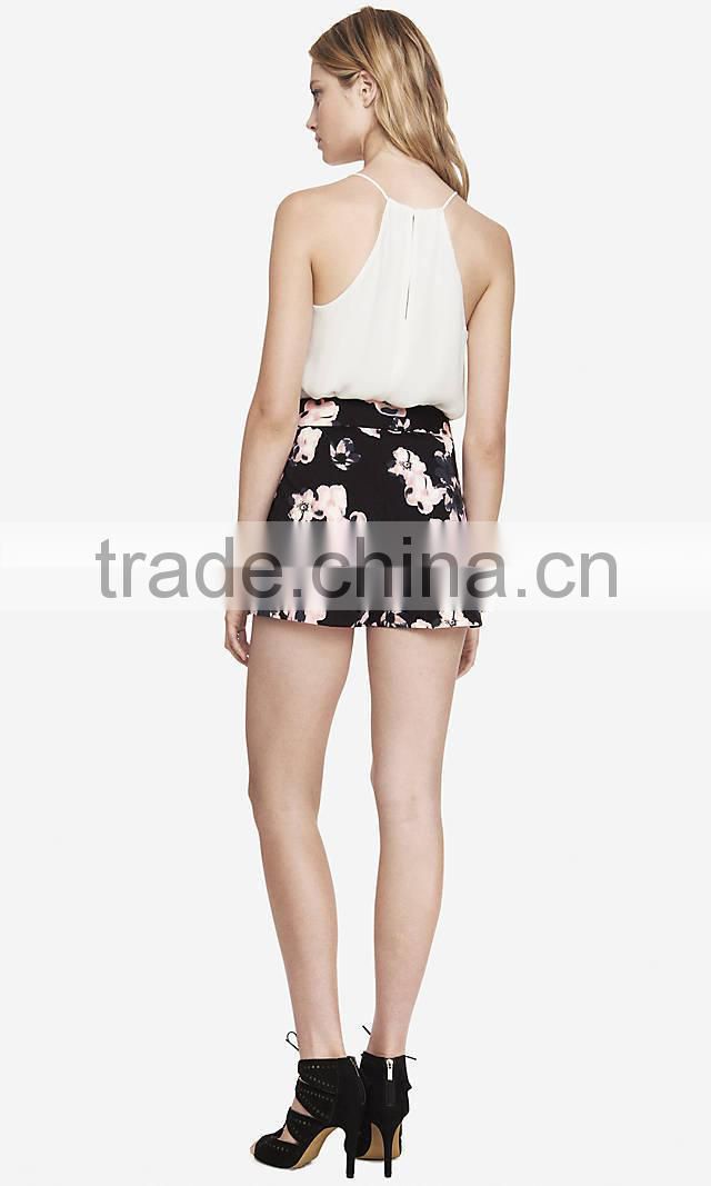 woman floral print high rise knit hot shorts with side pockets