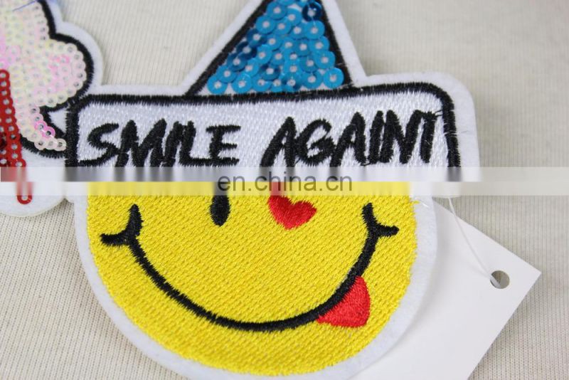 2017 hotest embroidery Smile with sequin patch