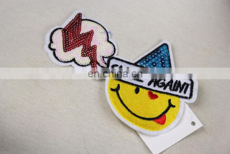 2017 hotest embroidery Smile with sequin patch