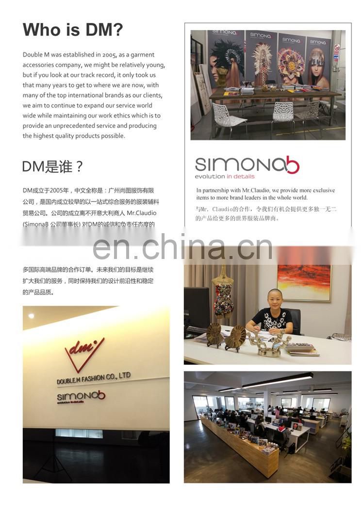 2017 hotest embroidery Smile with sequin patch