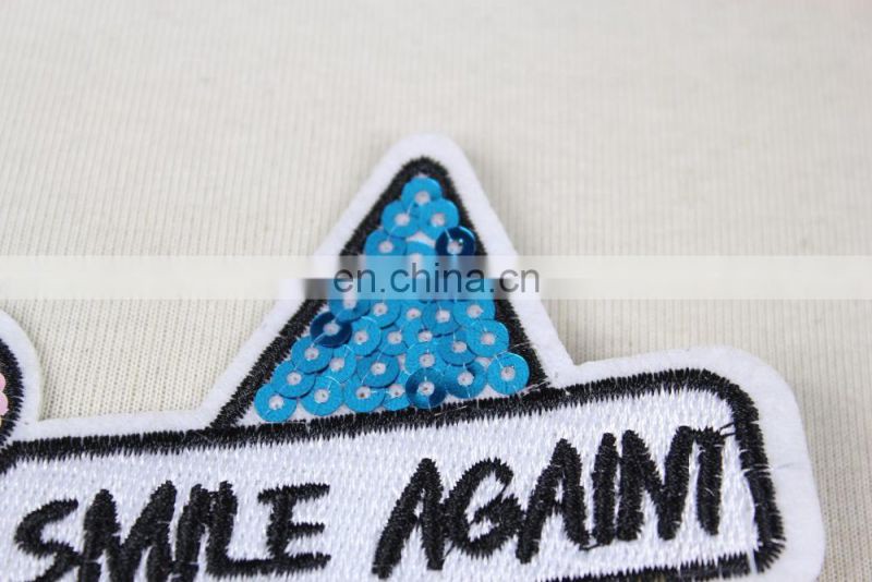 2017 hotest embroidery Smile with sequin patch