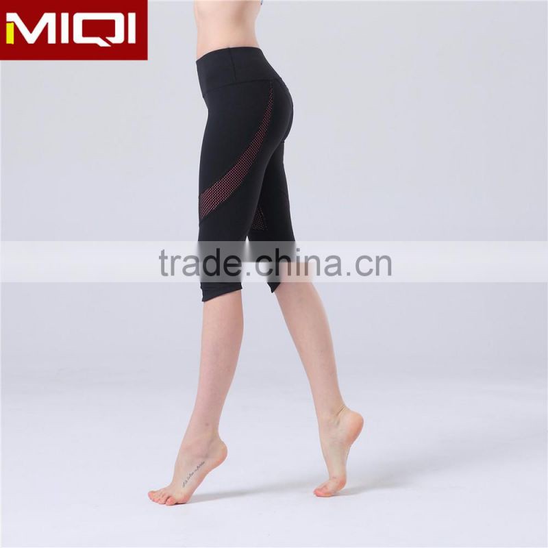 2016 fashionable fitness wear tight fitted women yoga pants mesh design yoga capri pants