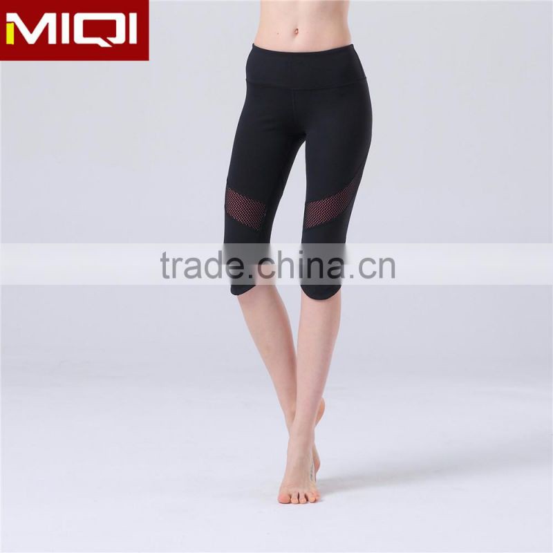 2016 fashionable fitness wear tight fitted women yoga pants mesh design yoga capri pants