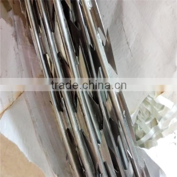 low price high quality double twist barbed wire,concertina razor barbed wire(Guangzhou factory)
