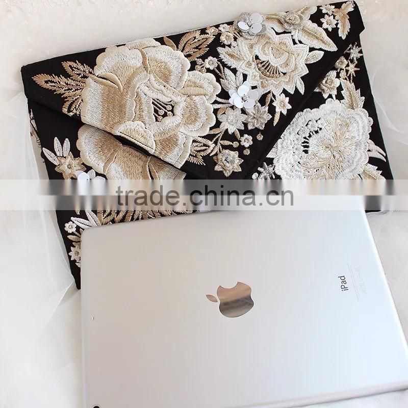 2016Fashion beautiful embroidered bag