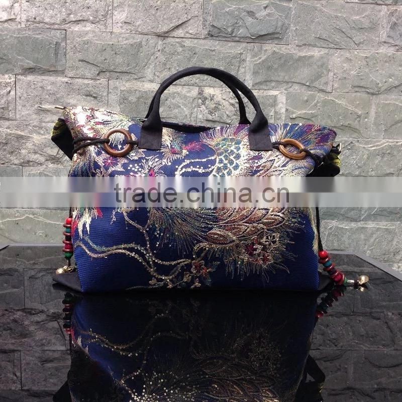 2016Fashion beautiful embroidered bag