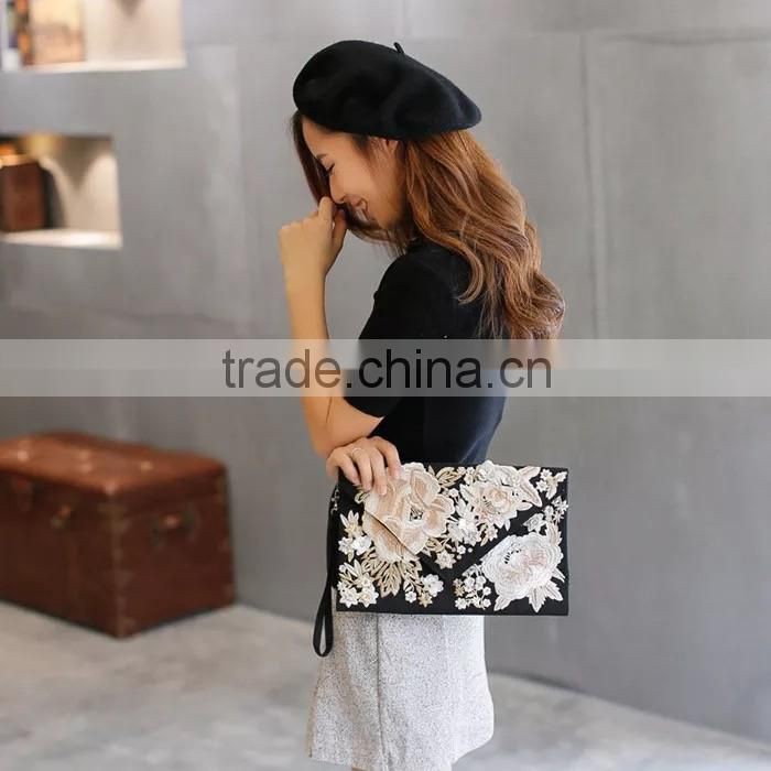2016Fashion beautiful embroidered bag