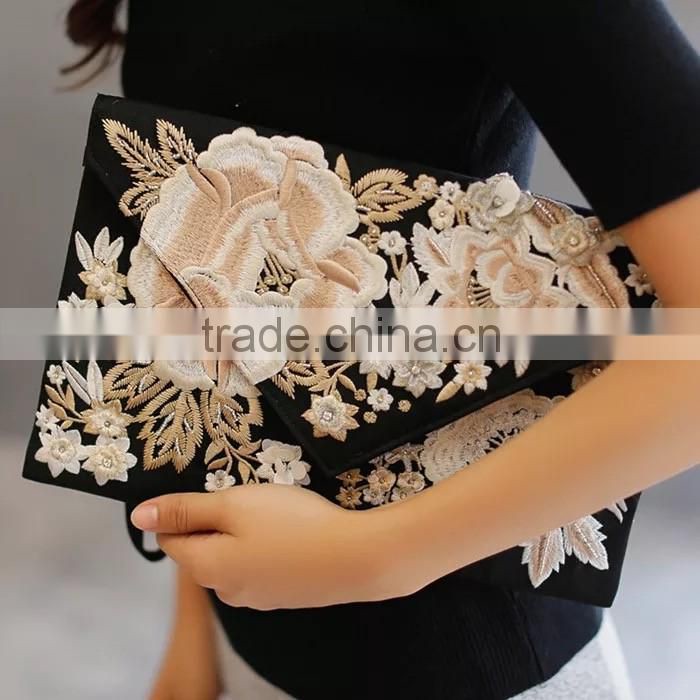 2016Fashion beautiful embroidered bag