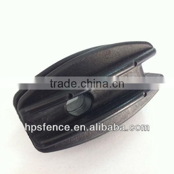 Plastic bull nose dead end strain insulator for electric fence
