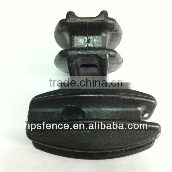 Plastic bull nose dead end strain insulator for electric fence