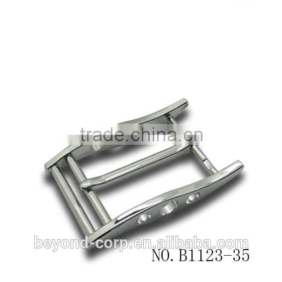 Core-pulling moulding play boy's belt buckle with hollow pierced holes