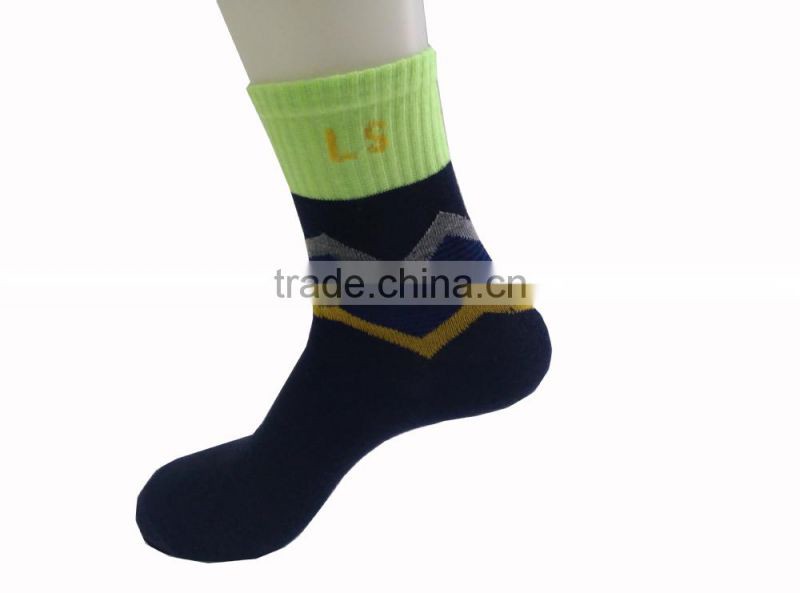cheap man's socks good elastic good design