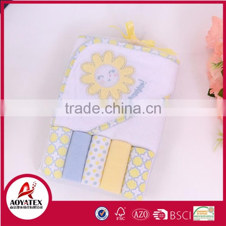 2017 cheap price baby clothes terry towel,kids cartoon bath hooded towel