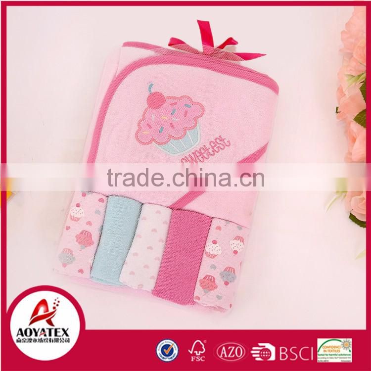2017 Breathe freely and super soft baby wash cloth,cartoon pattern hooded towel for kids