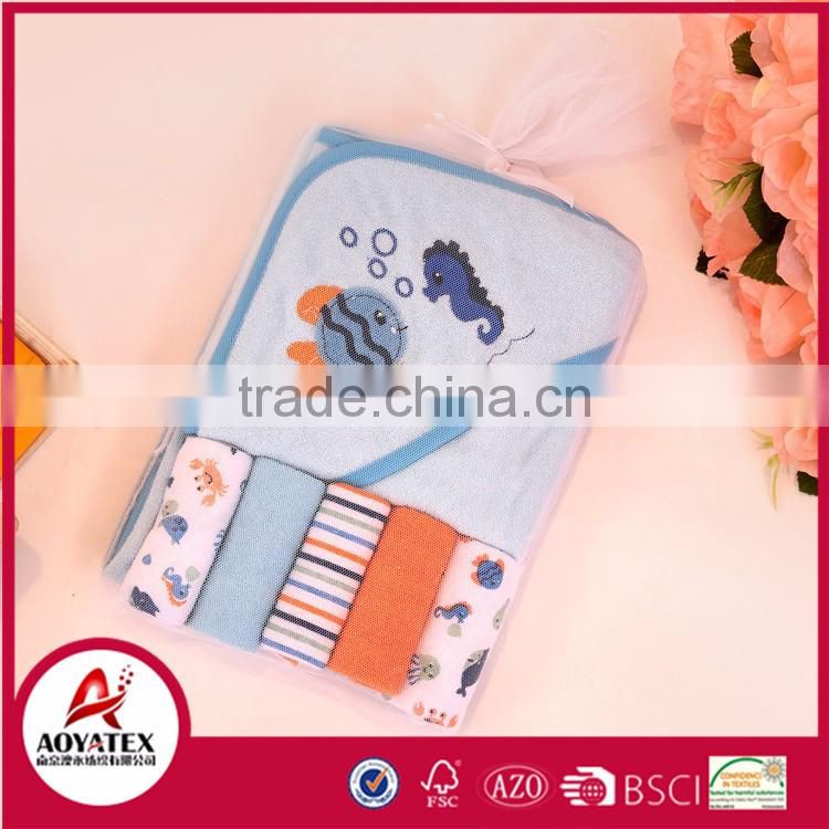 100polyester cartoon pattern super cosy baby hooded towel,animal hooded towel pattern