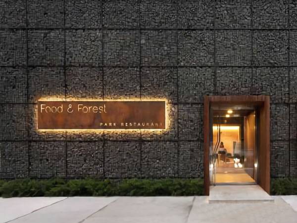 Gabion basket is used in a restaurant as wall with signboard on it.